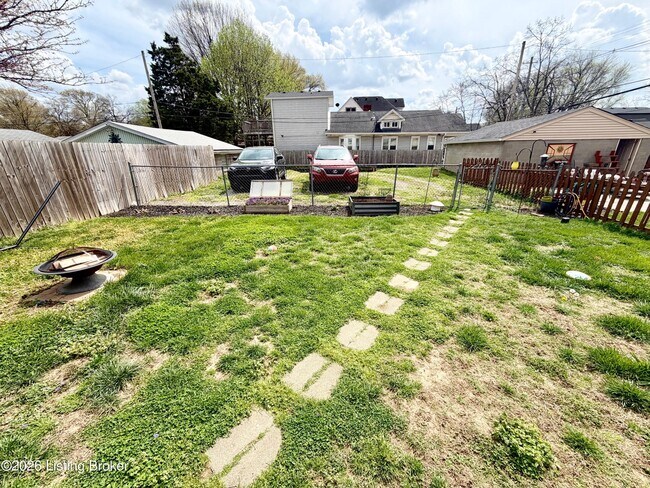 Building Photo - 1202 E Breckinridge St