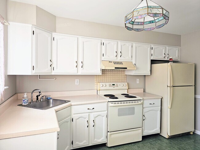 Building Photo - 913 Merritt Dr