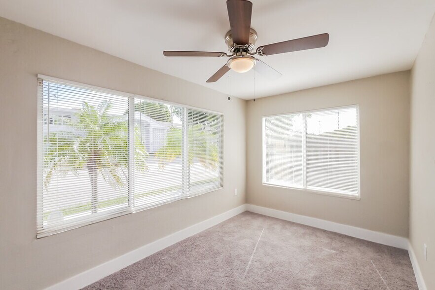 Building Photo - 1115 N Andrews Ave