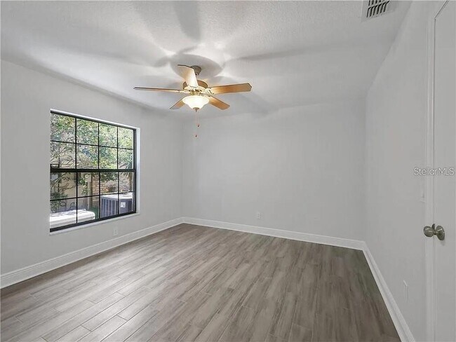 Building Photo - 1463 E Brookshire Ct