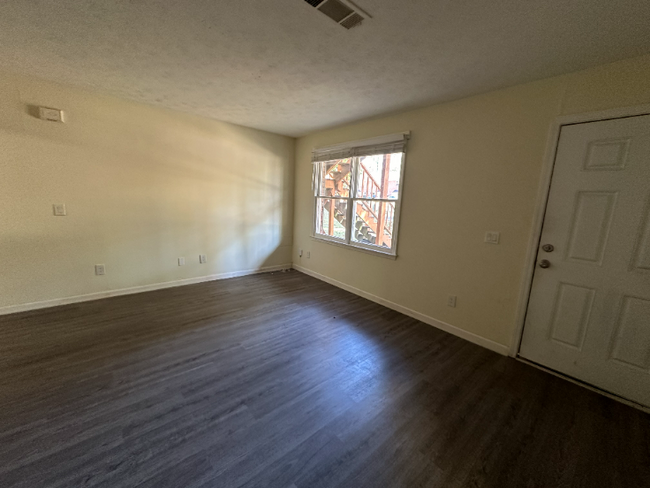 Building Photo - 2 Bedroom, 2 bath condo fourplex in Lawren...