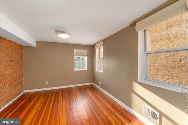 Building Photo - 306 S Washington St