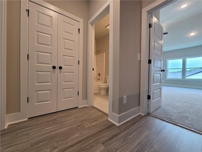 Building Photo - 6 Rock Pk Wy