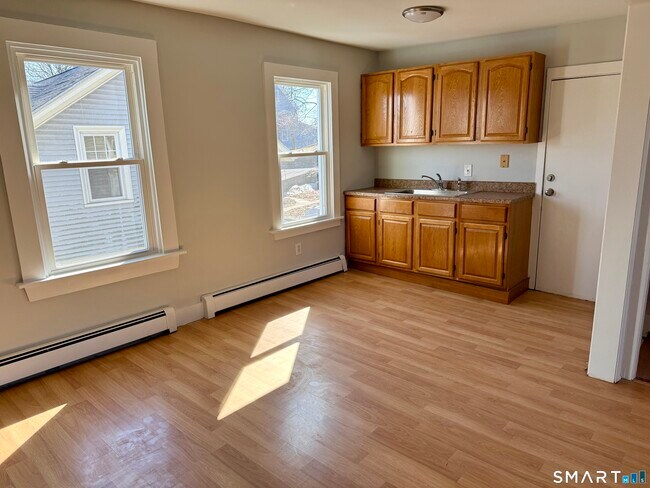 Building Photo - 216 Vauxhall St