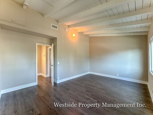 Building Photo - 8100 W 83rd St