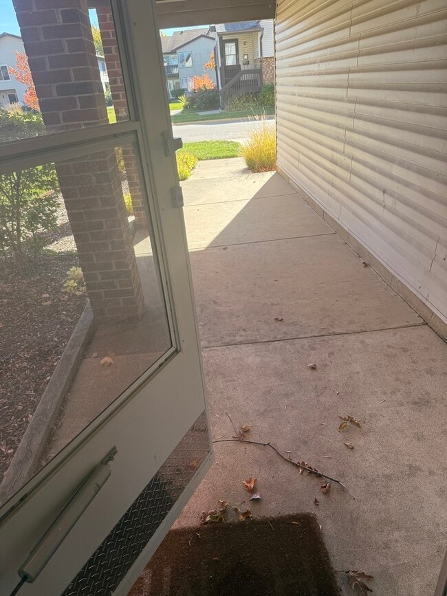 Building Photo - 1319 Kingsbury Dr