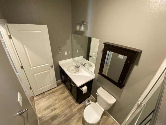 Building Photo - Beautiful home in desirable neighborhood for rent in Visalia CA