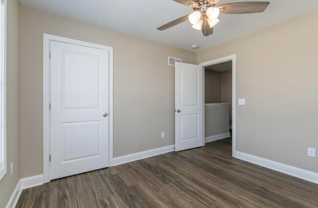 Building Photo - 4024 Ruby Rose Rd