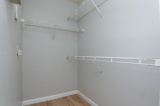 Building Photo - 2 Bedroom 2 bathroom  Condominium.
