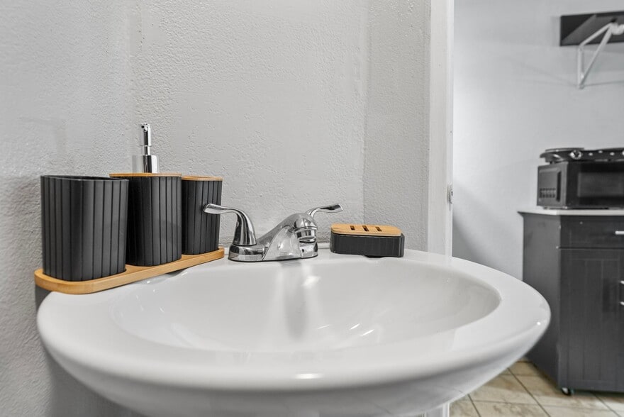 Building Photo - 905 Providence Blvd