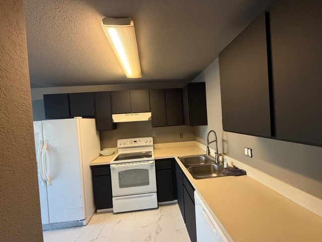 Building Photo - 15 N Sheppard Pl