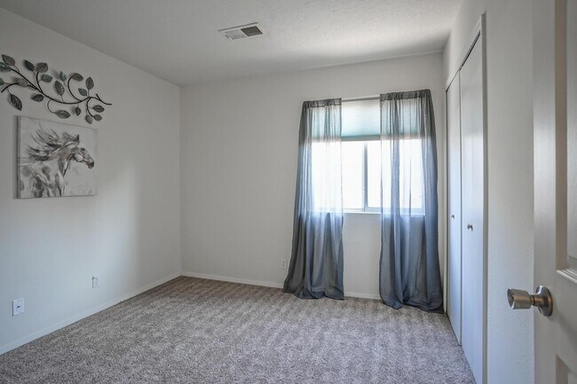 Building Photo - 3146 Chama Meadows Dr NE