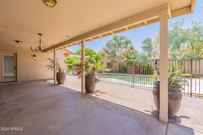 Building Photo - 1449 W Antiqua Dr