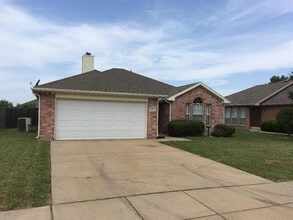 Building Photo - 1301 Misty Dr