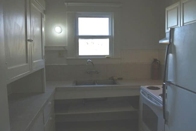Building Photo - Charming Craftsman-Style 2BD/1BA Duplex – ...