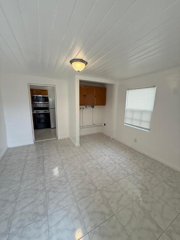 Building Photo - 818 9th St