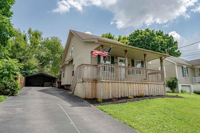 Building Photo - 511 Henry St