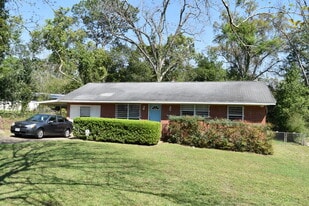 Building Photo - 403 Berkshire Dr
