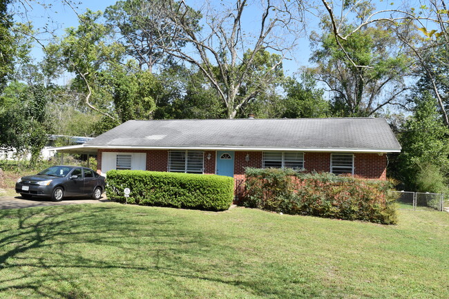 Building Photo - 403 Berkshire Dr