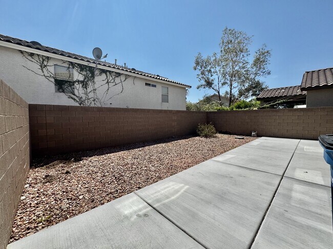Building Photo - 4258 Tarim St