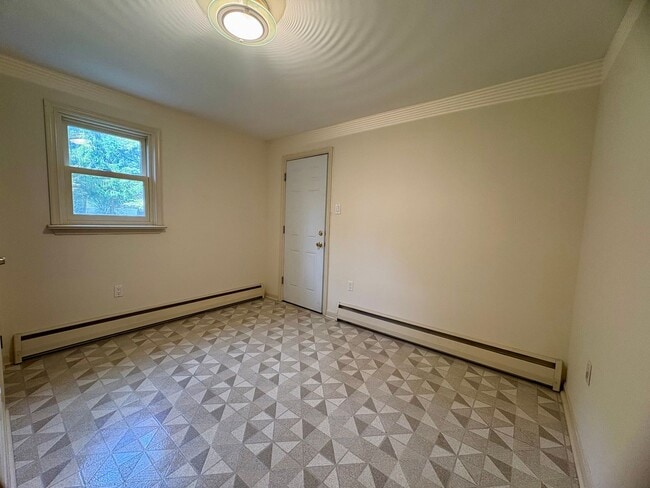 Building Photo - 3 Bedroom 1.5 Bathroom in Harrisburg -Cent...