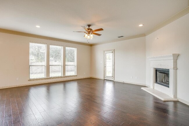 Building Photo - Charming 3-Bed Home with Modern Upgrades on Spyglass Drive, Willow Park!