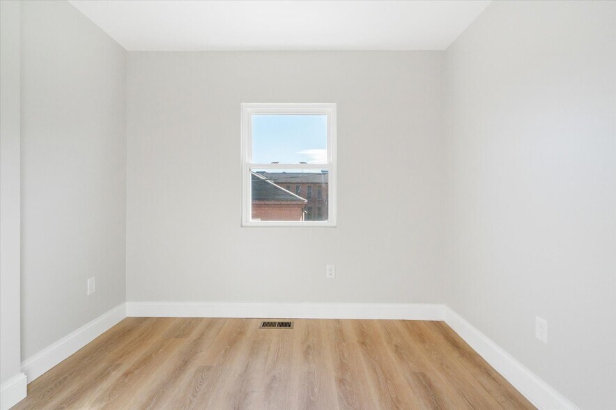 Building Photo - 1415 E Lanvale St