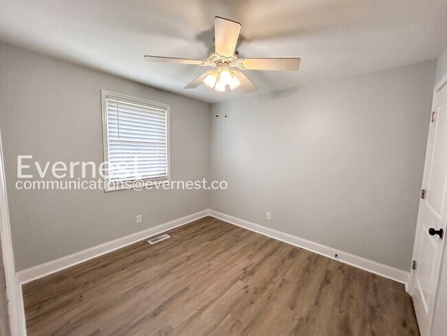 Building Photo - 3 Bed/2.5 Bath Home with Garage / Pet-Friendly / Available Now!