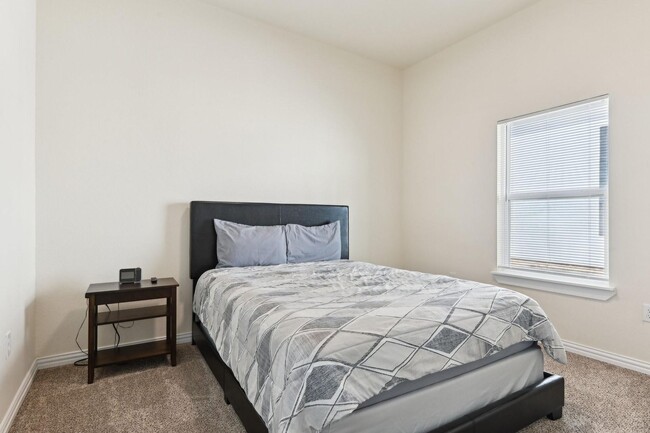 Building Photo - Spacious Custom New Build- 4 Bed 2 Bath Ho...