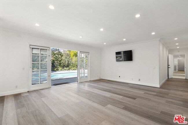 Building Photo - 3217 Hutton Dr