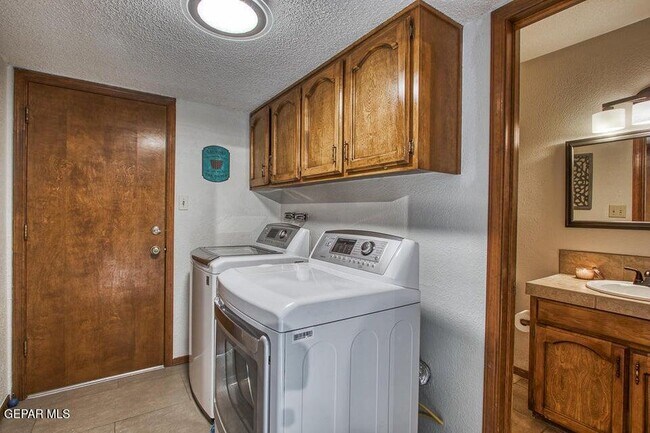 Building Photo - 6344 Via Aventura Dr