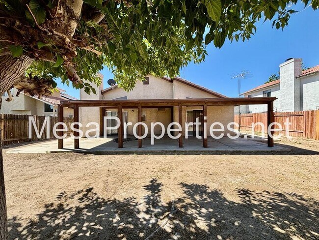 Building Photo - 14390 Hillsborough Dr