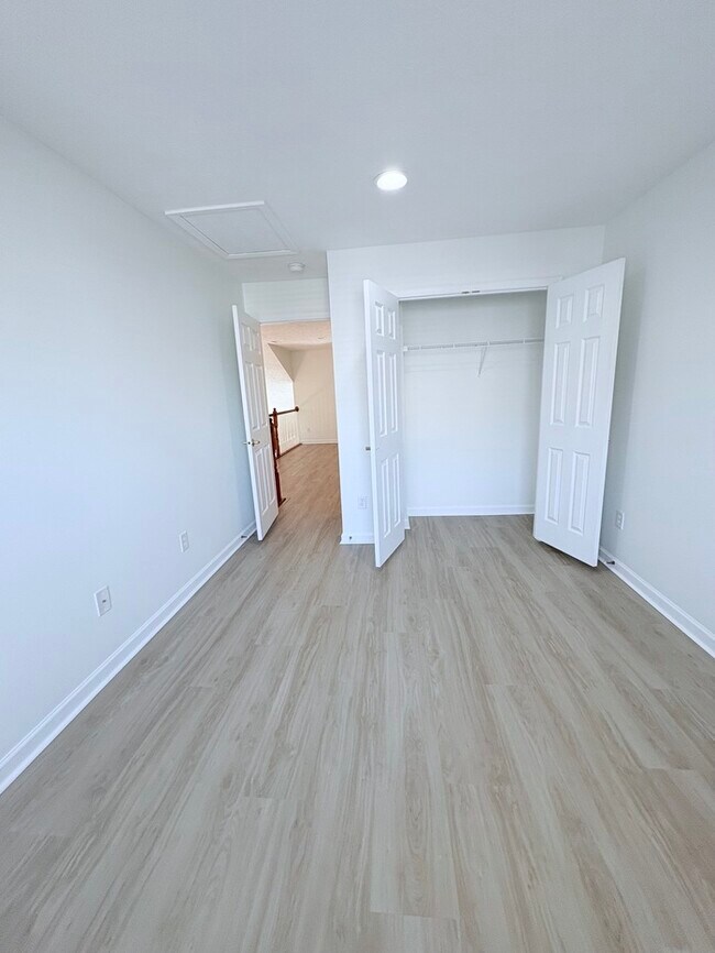 Building Photo - Charming 3 beds 2.5 baths in The Reserves of Beavercreek!