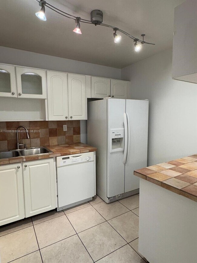 Building Photo - 10441 Mahogany Key Cir