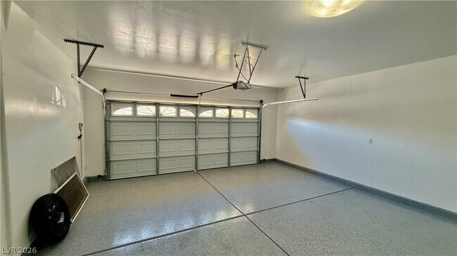 Building Photo - 6108 N Ozark Hike St