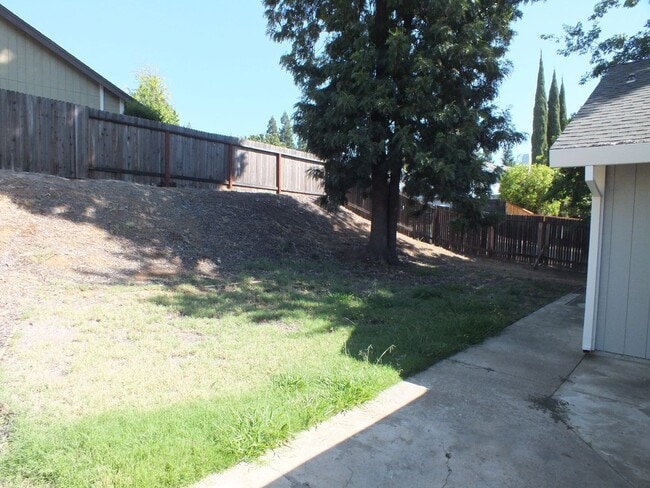 Building Photo - 3/2 1700 sf in Folsom Willow Creek Estates