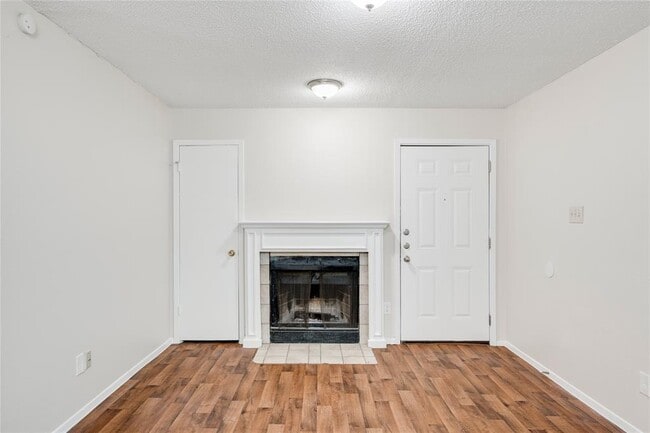 Building Photo - 6900 Branchwood Dr