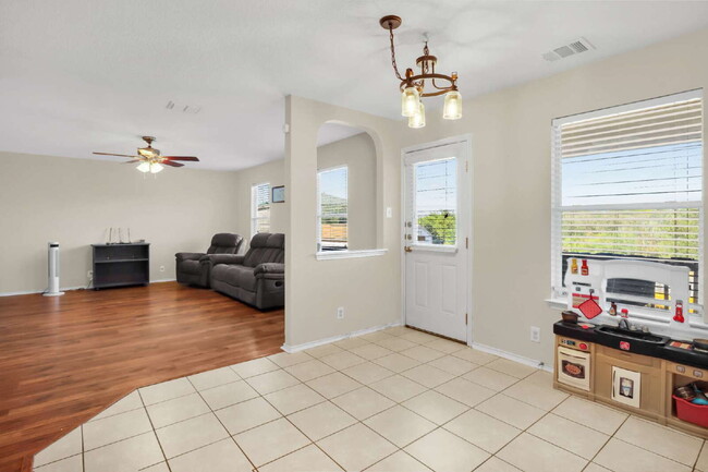 Building Photo - "Charming 3-Bedroom Home with ONE MONTH FREE!*"