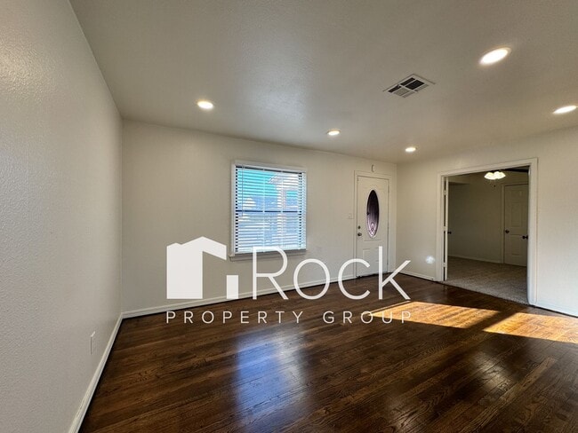 Building Photo - Charming Home with Real Wood Floors and Covered Parking ~ Offering 1 Month FREE Rent~