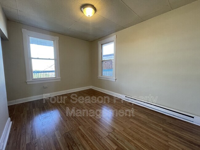 Building Photo - 616 W Franklin St