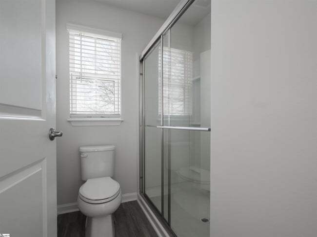 Building Photo - 231 Roudwood Dr