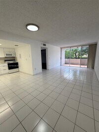 Building Photo - 802 NW 87th Ave