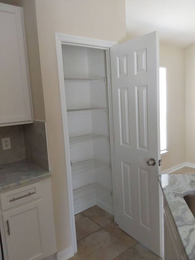 Building Photo - Beautiful 4-Bedroom, 2-Bath Home with 2-Ca...