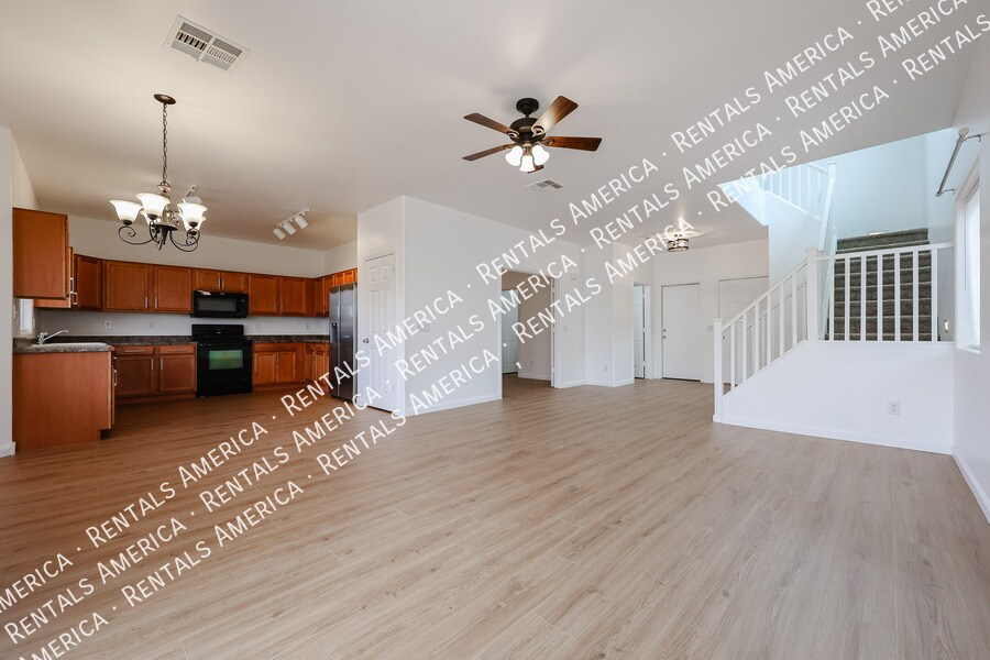 Building Photo - 1295 E Leaf Rd