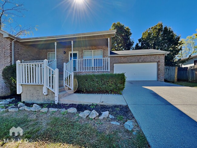 Building Photo - 207 Lake Forest Dr