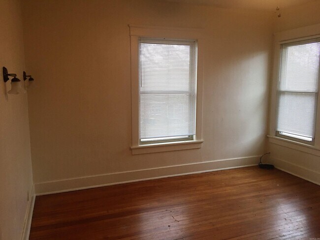 Building Photo - 2216 S Izard St