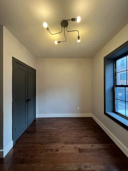 Building Photo - 63 Vroom St