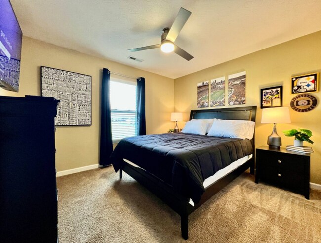 Building Photo - Spacious 4 Bedroom with Gameroom