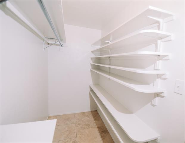 Building Photo - 6646 E Lovers Ln