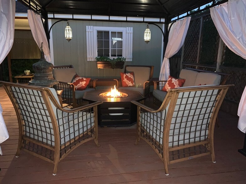 Building Photo - 904 Bond Pl